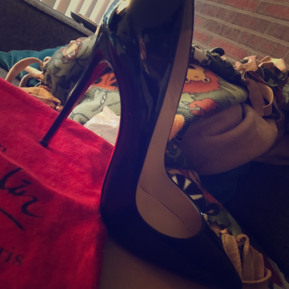 Christian Louboutin So Kate ez 38.5/8 worn twice!!